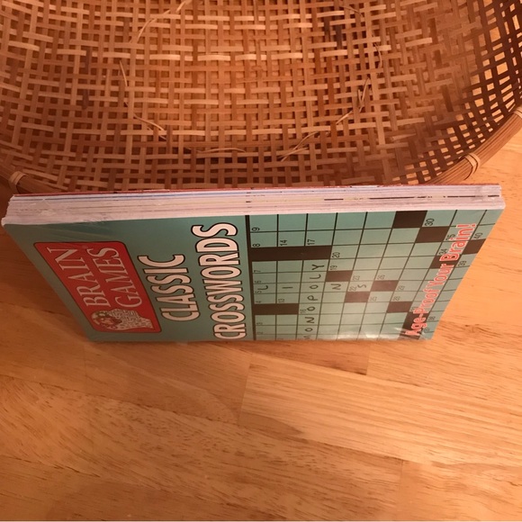 🌻Brain Games Classic Crosswords: 10 Small Crossword Books NEW Sealed - Picture 8 of 10